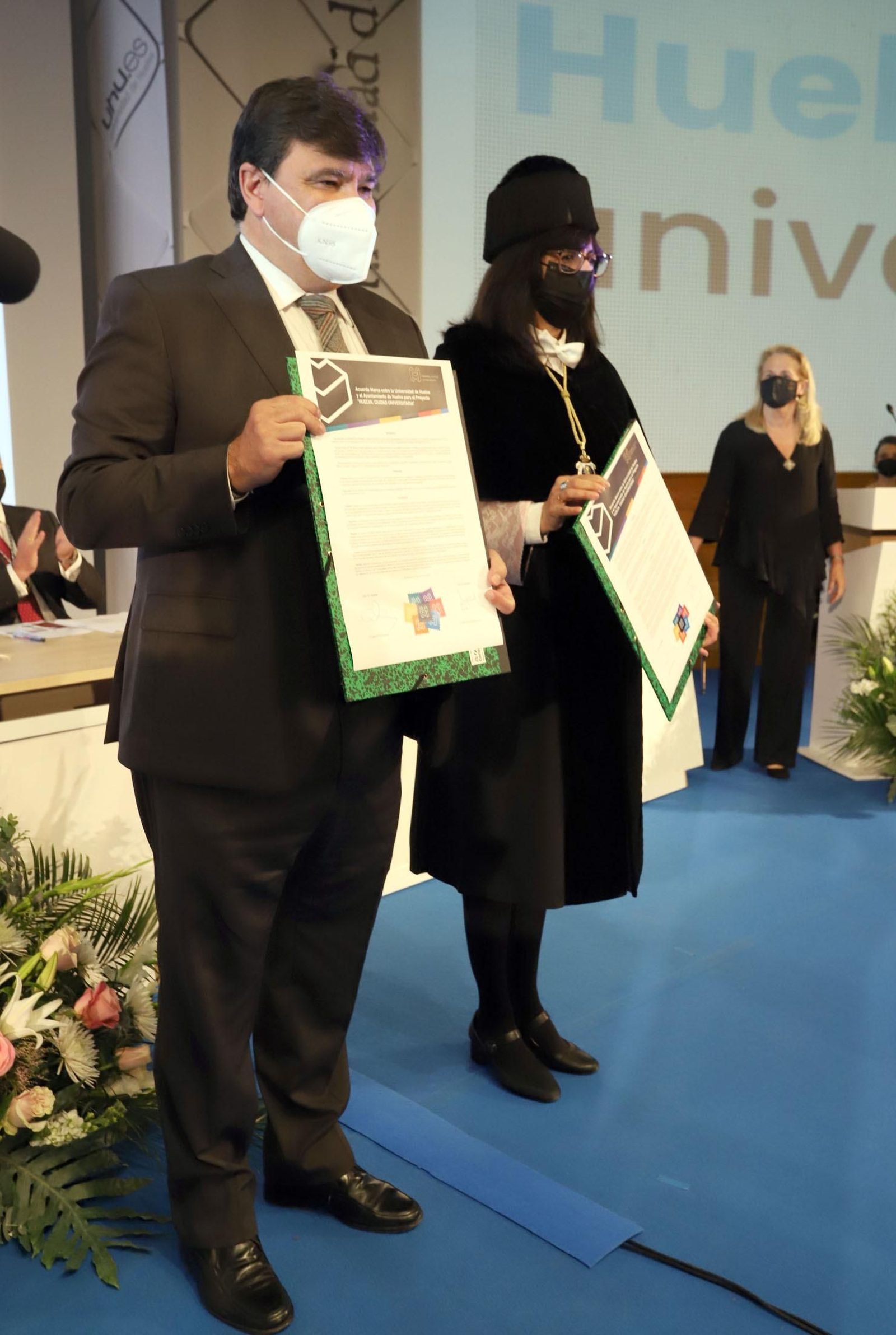 Imágenes del acto en la Universidad de Huelva del 33º aniversario del 3-M
