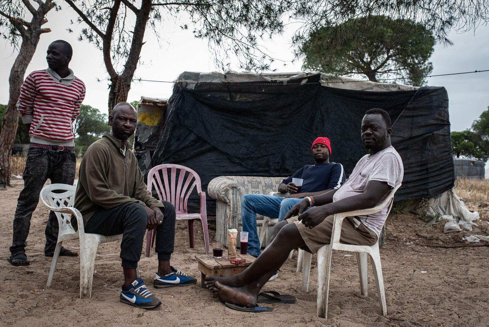 Varias personas en uno de los asentamientos de la provincia.
