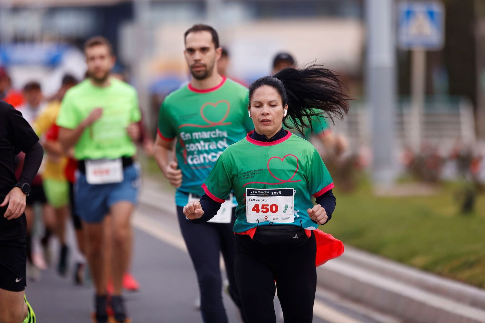 Búscate en las fotos de la Carrera contra el cáncer en Málaga
