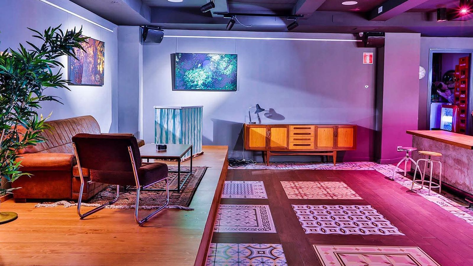 Interior de La Fábrica del Arte, donde cada semana se daban cita artistas de la música, la poesía y las artes plásticas.