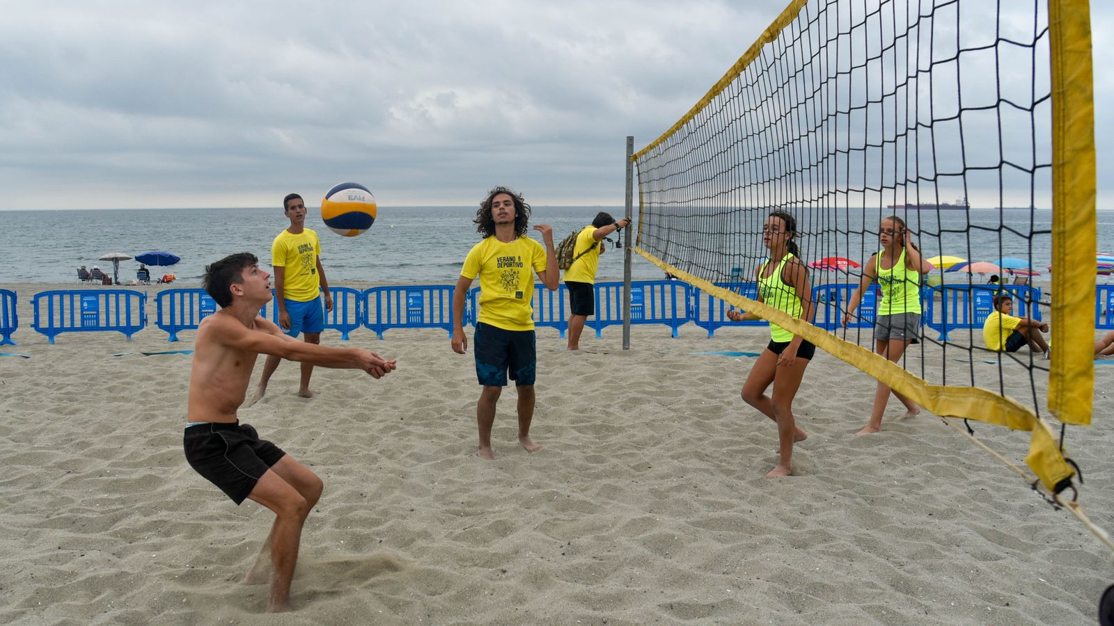 VOLEIBOL PLAYA EN LA PLAYA DE SANTA BARBARA