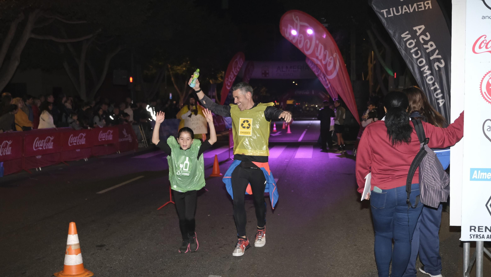 Imágenes de la XIV edición de la San Silvestre de Almería