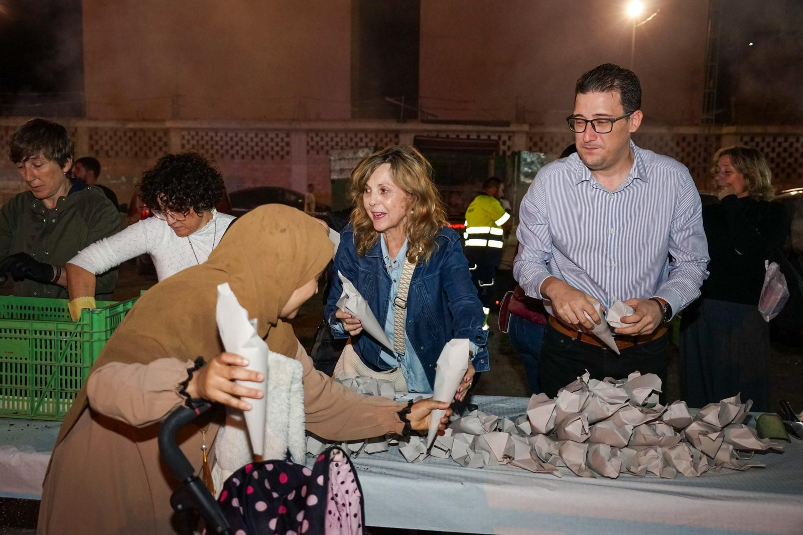 Miles de vecinos se reunieron para celebrar el otoño con la tradicional Gran Castañada de Vícar