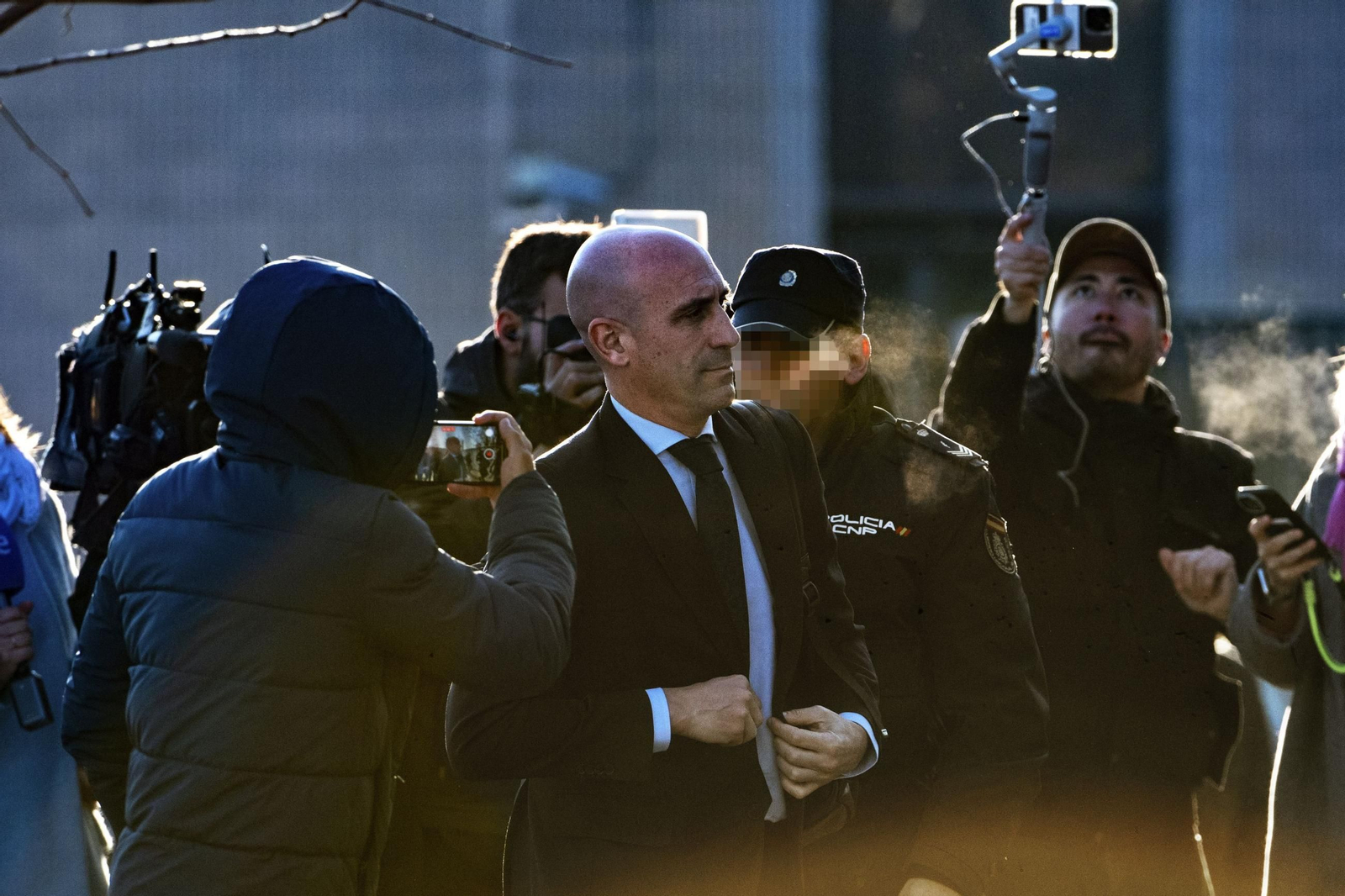Las fotos del día de la declaración de Rubiales en el juicio