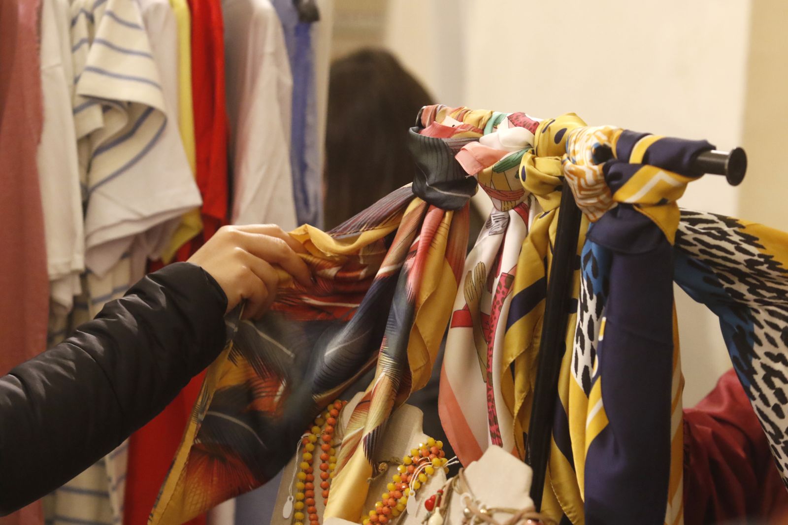 Así es el Baratillo de Primavera de Adevida en Córdoba, en imágenes