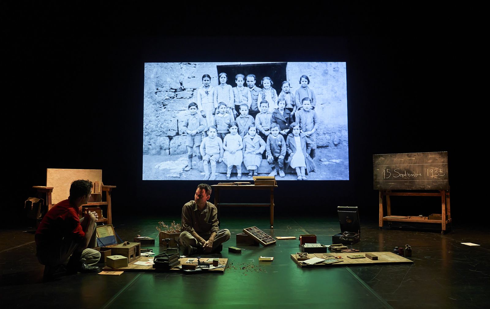 Sergi Torrecilla y Xavier Bobés en un momento de 'El mar: visión de unos niños que no lo han visto nunca'