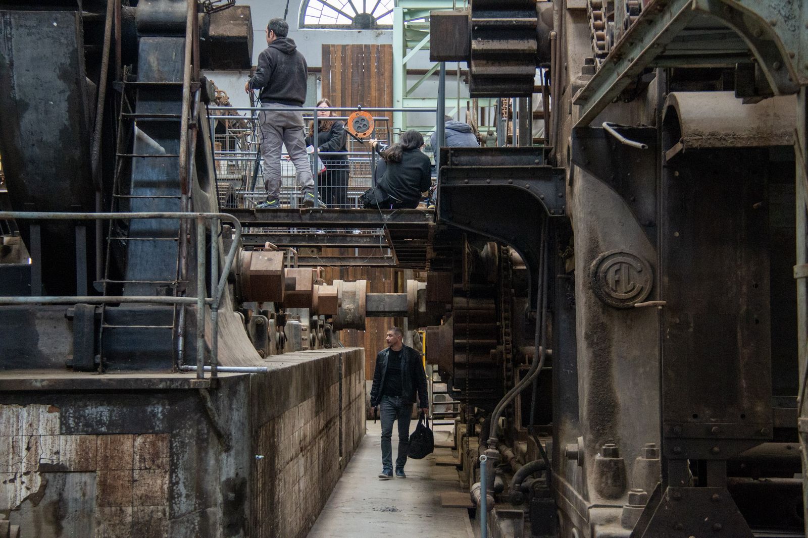 Un momento de la grabación dentro del complejo fabril