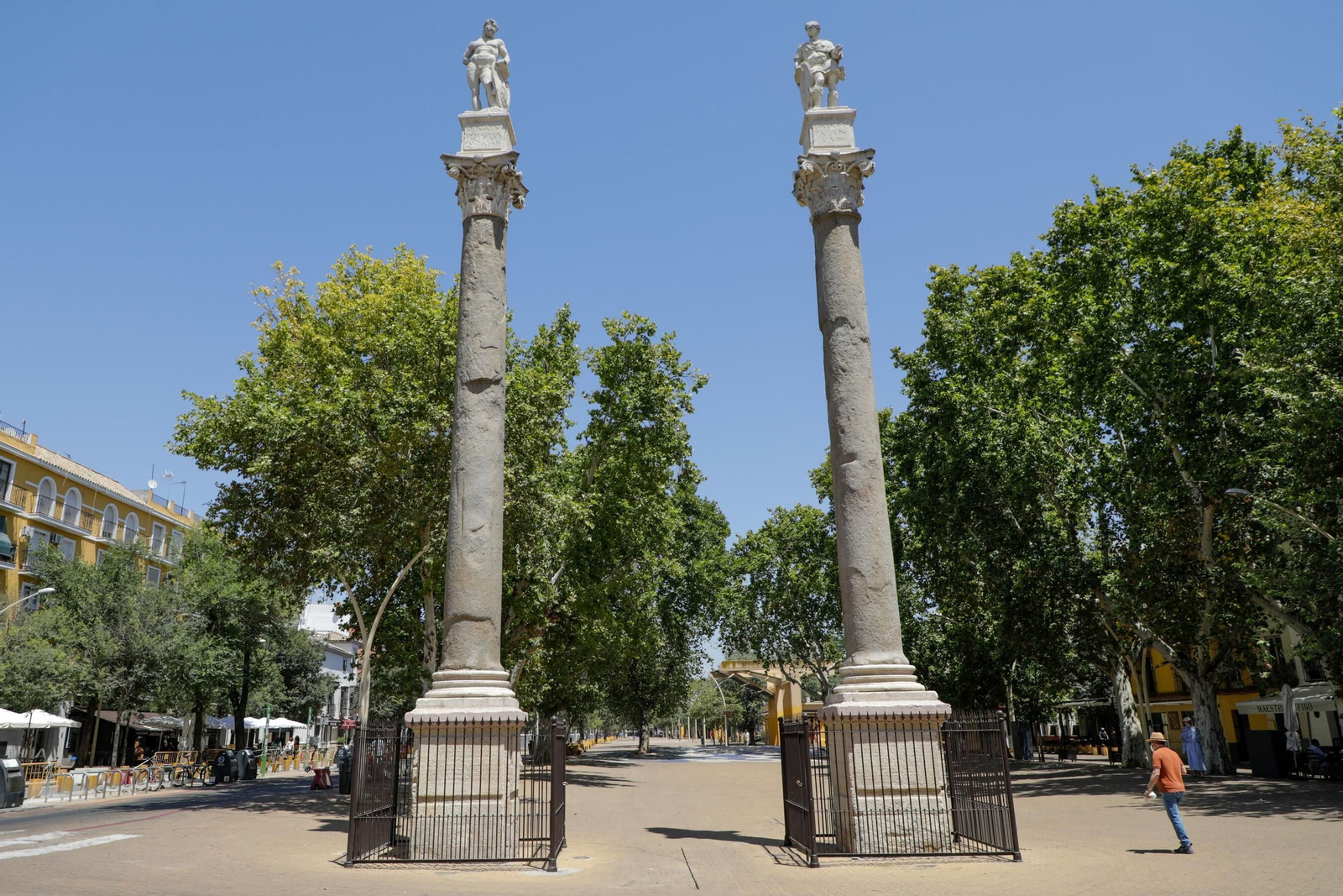 Las columnas de Hércules y Julio César de  la Alameda.