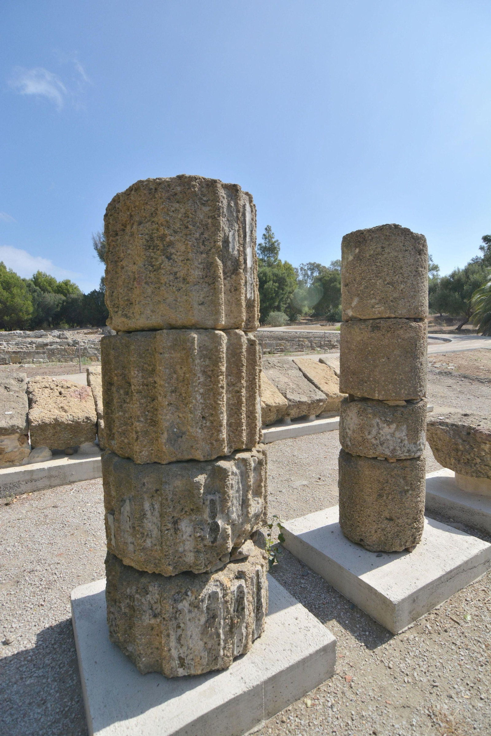 Dos columnas en Carteia.