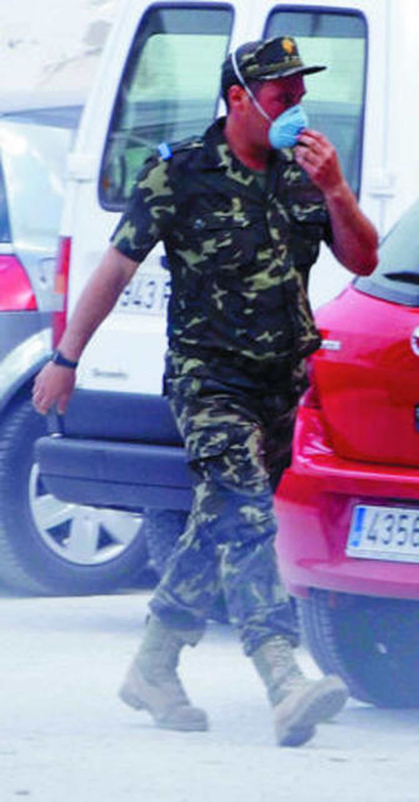 Un soldado de la academia paseaba ayer por las instalaciones.