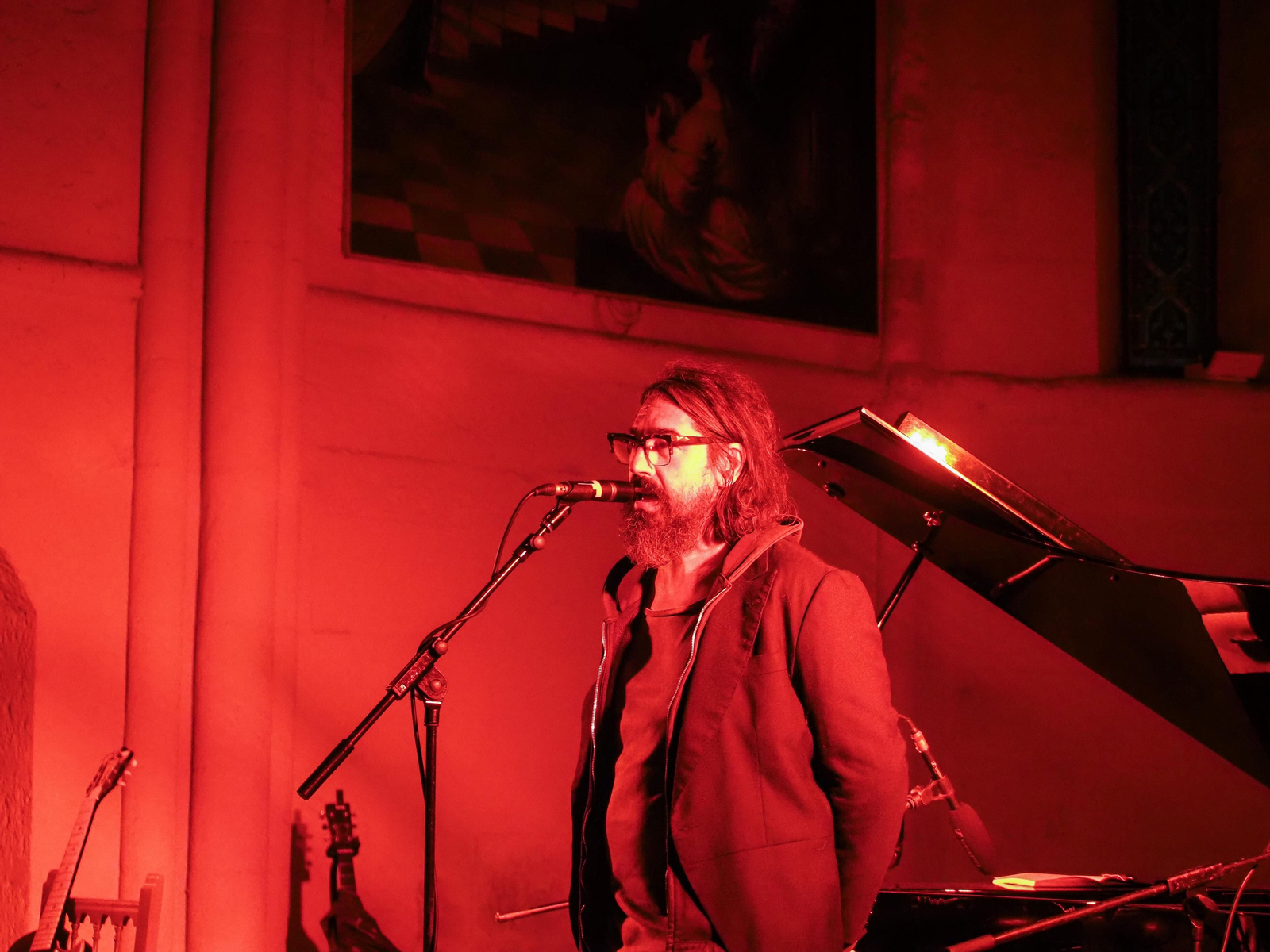Las fotografías del concierto de Howe Gelb en la Iglesia de la Magdalena de Córdoba