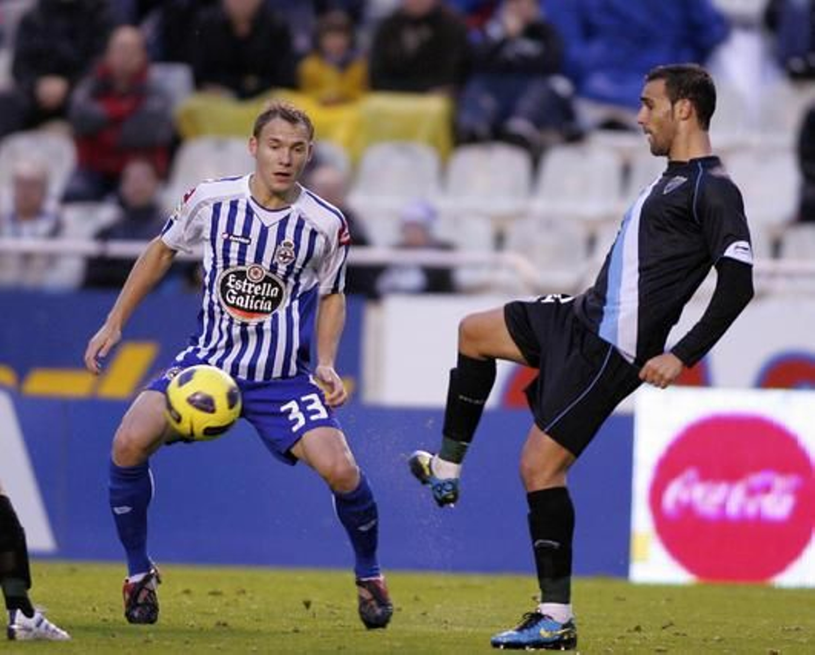 El Málaga se lleva un castigo severo de Riazor (3-0). El equipo blanquiazul se fue al descanso con dos goles en contra y no pudo reconducir el partido en el segundo tiempo.