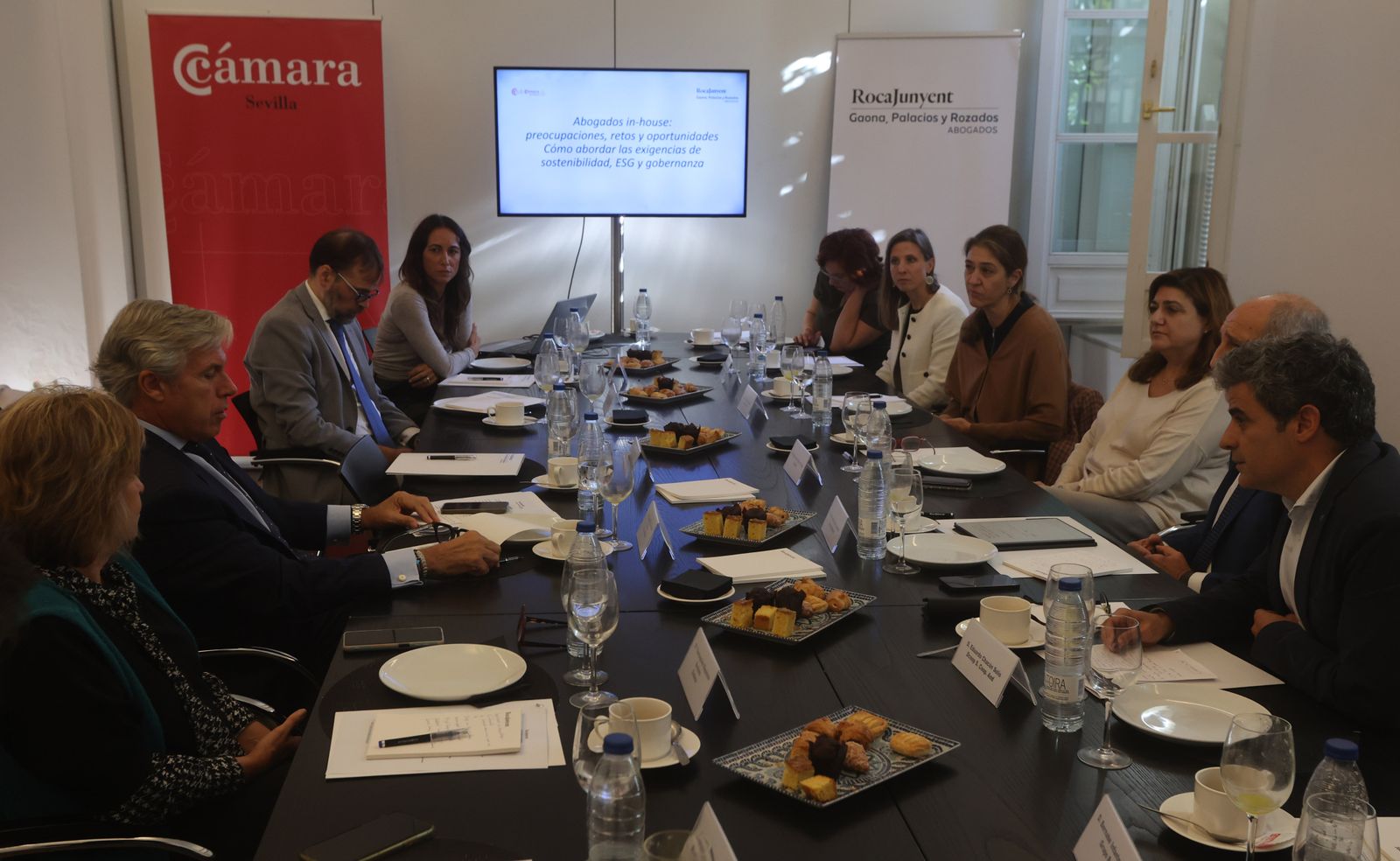 Participantes en en el encuentro organizado en la Cámara de Comercio.