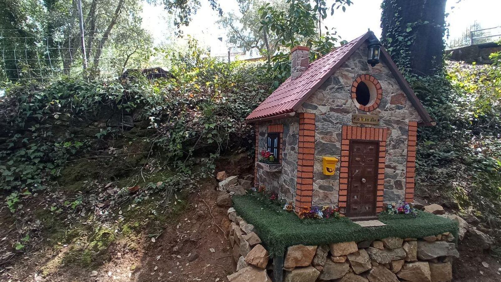 La casa de construcción, primera de las casas en el camino La casa de construcción, primera de las casas en el camino