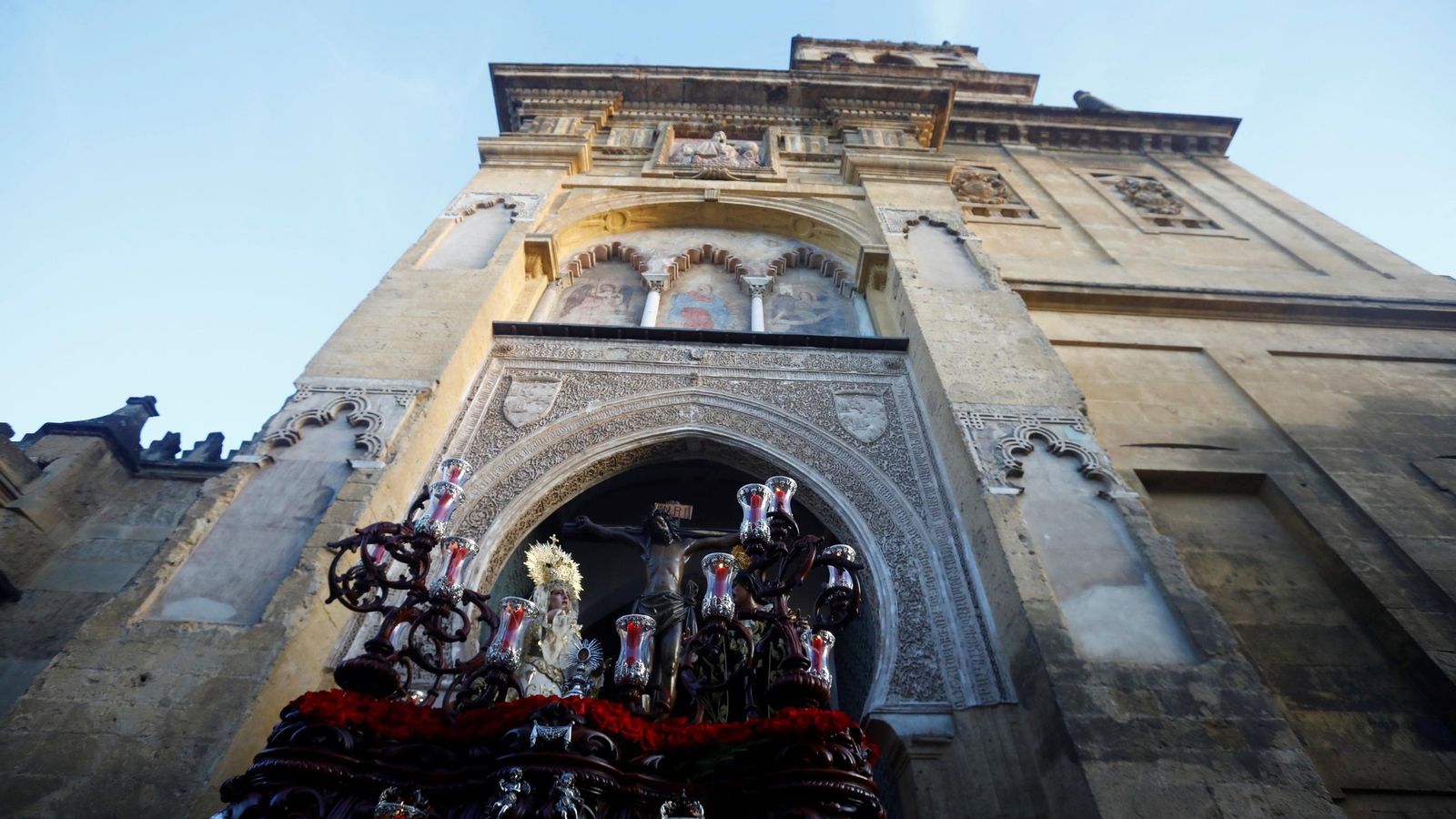 El Cristo de las Penas, en la Puerta del Perdón.