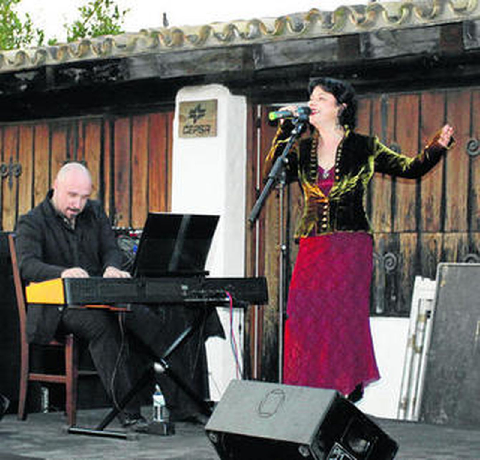 El grupo Sol Rui interpretó ayer boleros, tangos y bossa nova tras la presentación del programa.