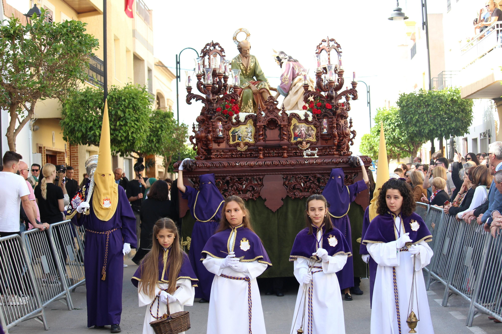 Las imágenes de la Subida de Jesús y la procesión del Viernes Santo por la mañana en Vera