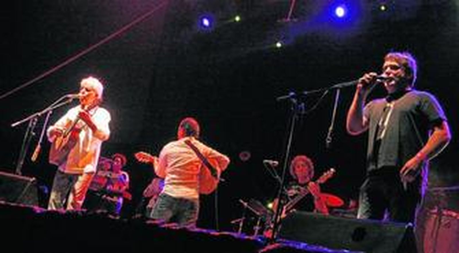 Kiko Veneno, que estuvo acompañado al principio de su actuación por Pepe Begines, repasó temas emblemáticos de su carrera.