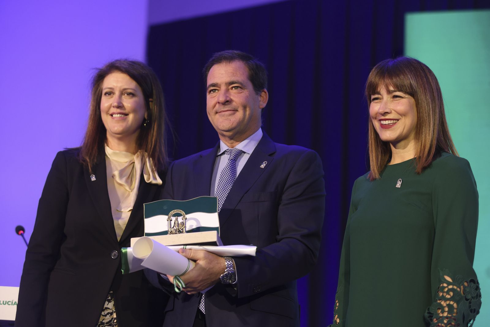 Las fotos de la entrega de las Banderas por el 28-F en Málaga