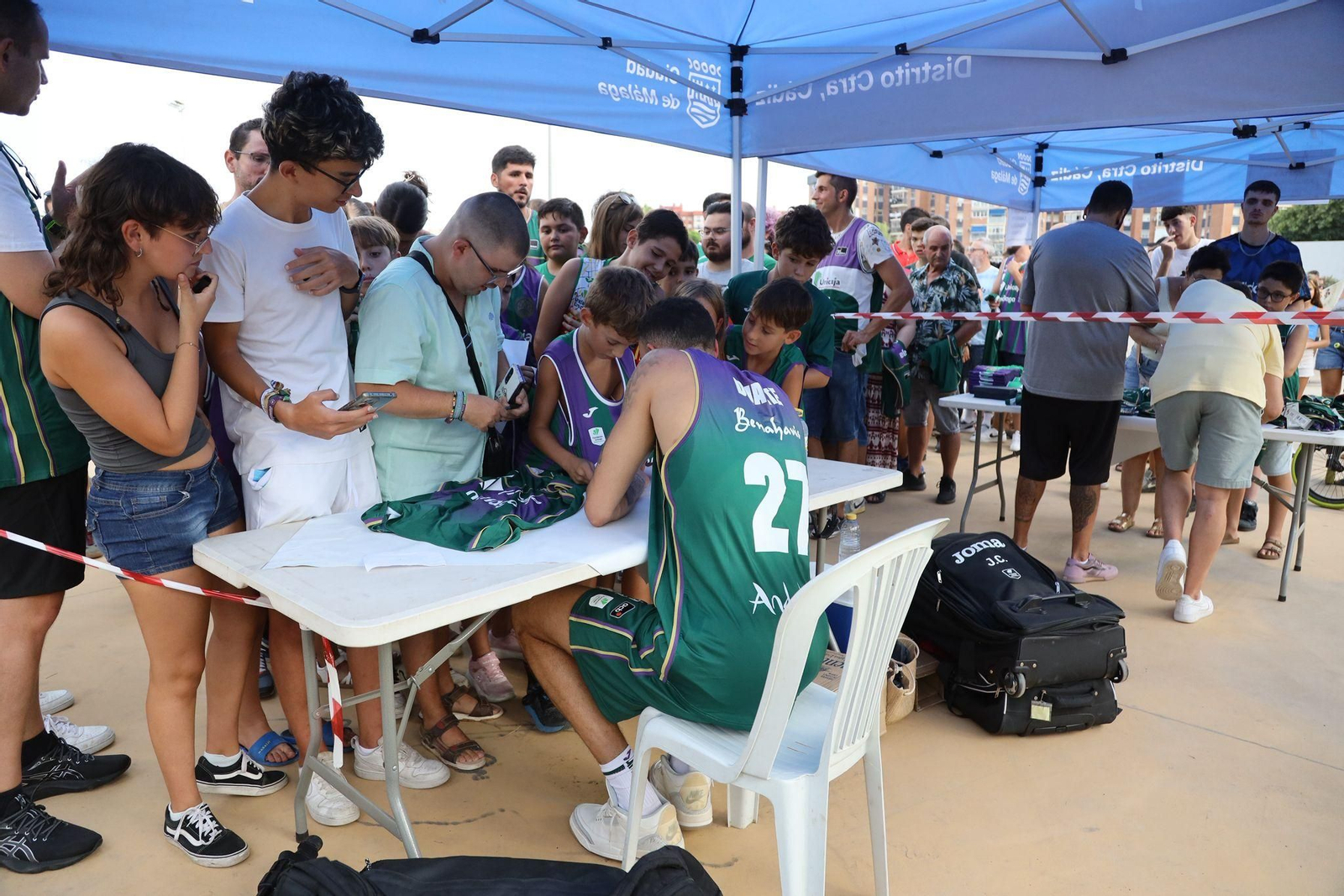 Las fotos de la espectacular presentación de Chris Duarte con el Unicaja en el Parque del Oeste