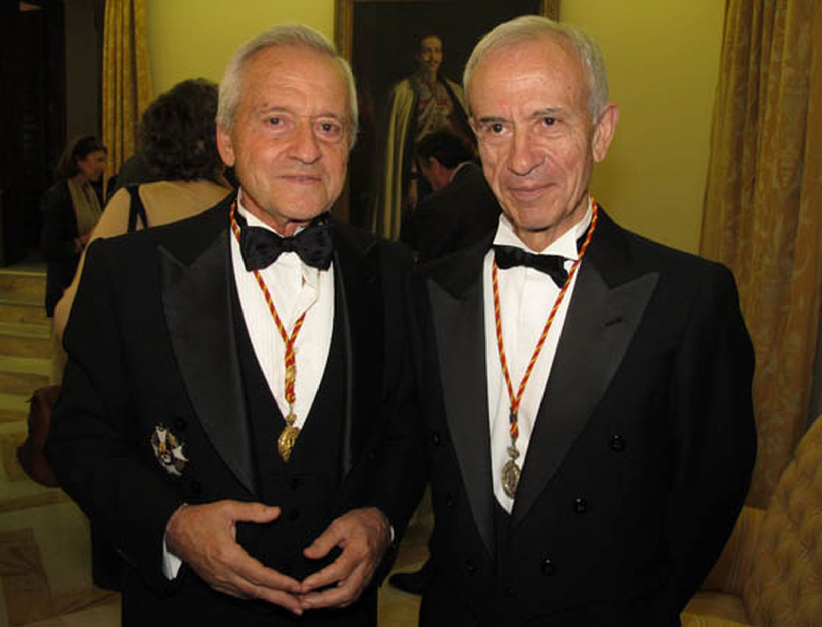 Francisco Cuenca Anaya, vicepresidente de la Real Academia Sevillana de Legislación y Jurisprudencia, y el académico Victorio Magariños.

Foto: Victoria Ramírez