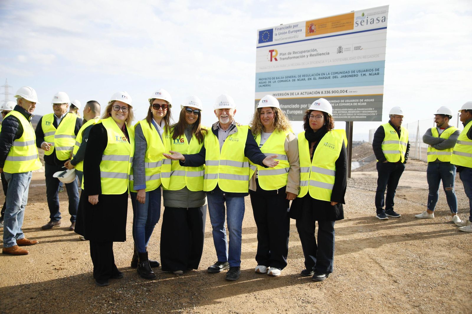 María Jesús Montero visita las obras de la balsa general de regulación de la Comarca de Usuarios Aguas de Níjar, en imágenes