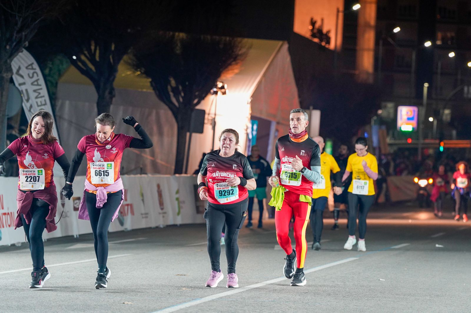 En imágenes: búscate en tu llegada a meta de la Carrera de San Antón 2026 (5)