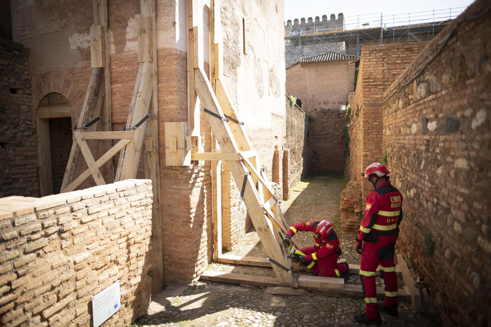 El simulacro de protección del patrimonio de Granada ante terremotos, en imágenes
