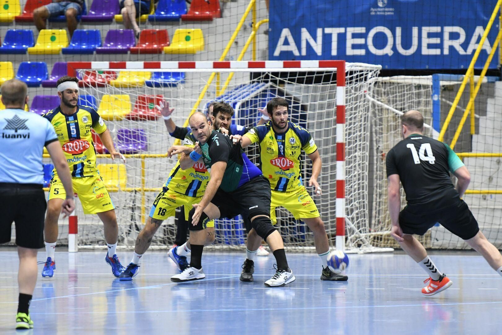 Imagen del duelo entre el Conservas Alsur Antequera y el Trops Málaga. Imagen del duelo entre el Conservas Alsur Antequera y el Trops Málaga.