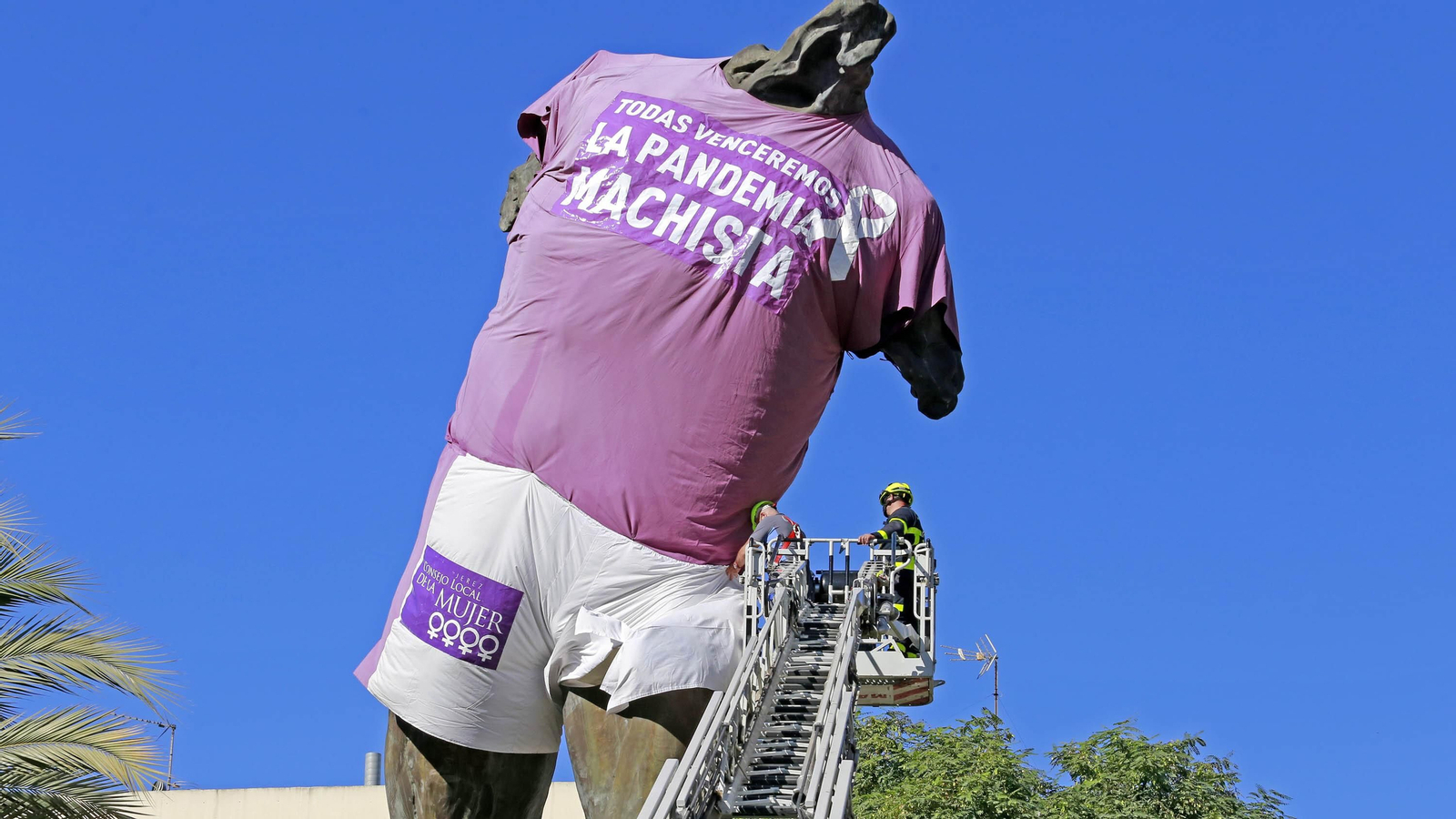 Imágenes del Minotauro vestido contra la Violencia de Género