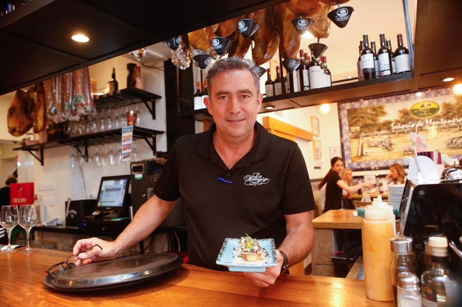Tapa de atún en un establecimiento linense