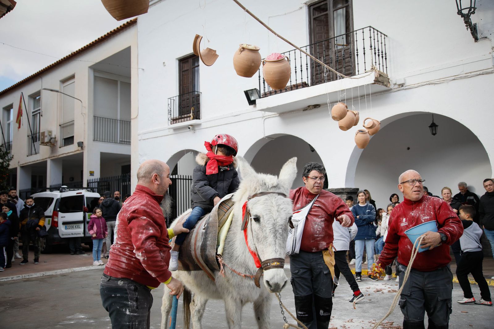 Las mejores imágenes del cierre de fiestas en Fiñana con "Las Ollas"