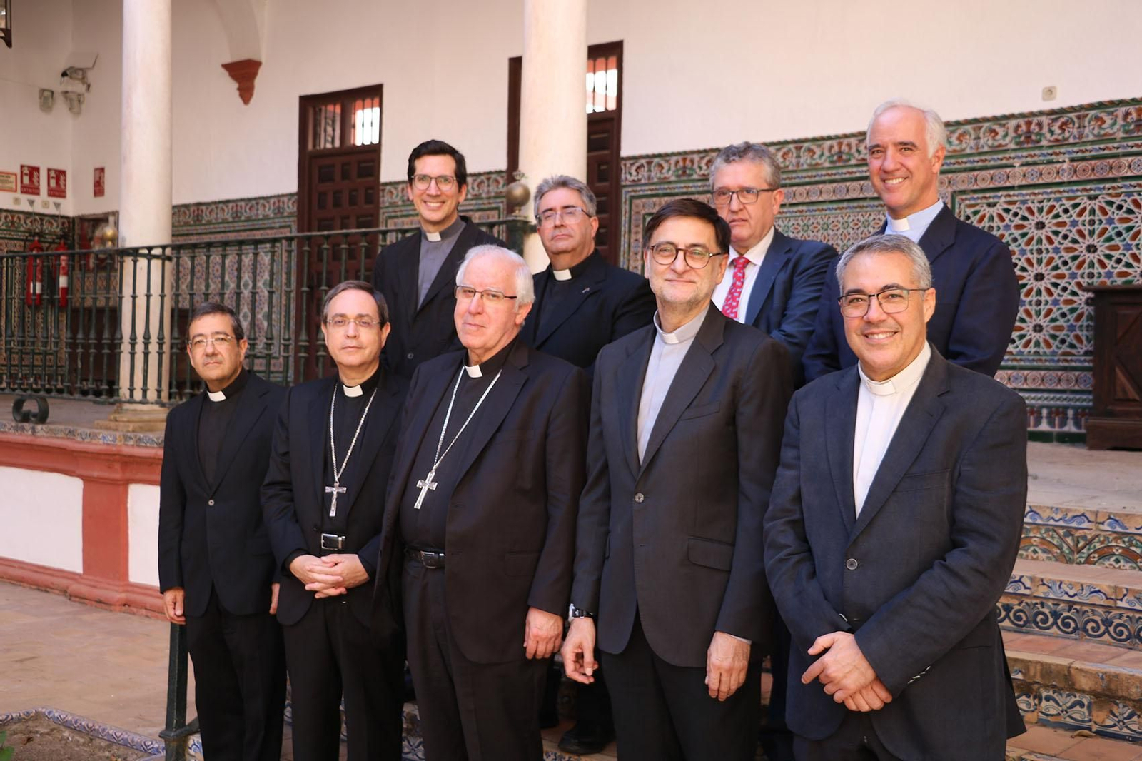 Los representantes del Cabildo y la Archidiócesis en los Venerables.