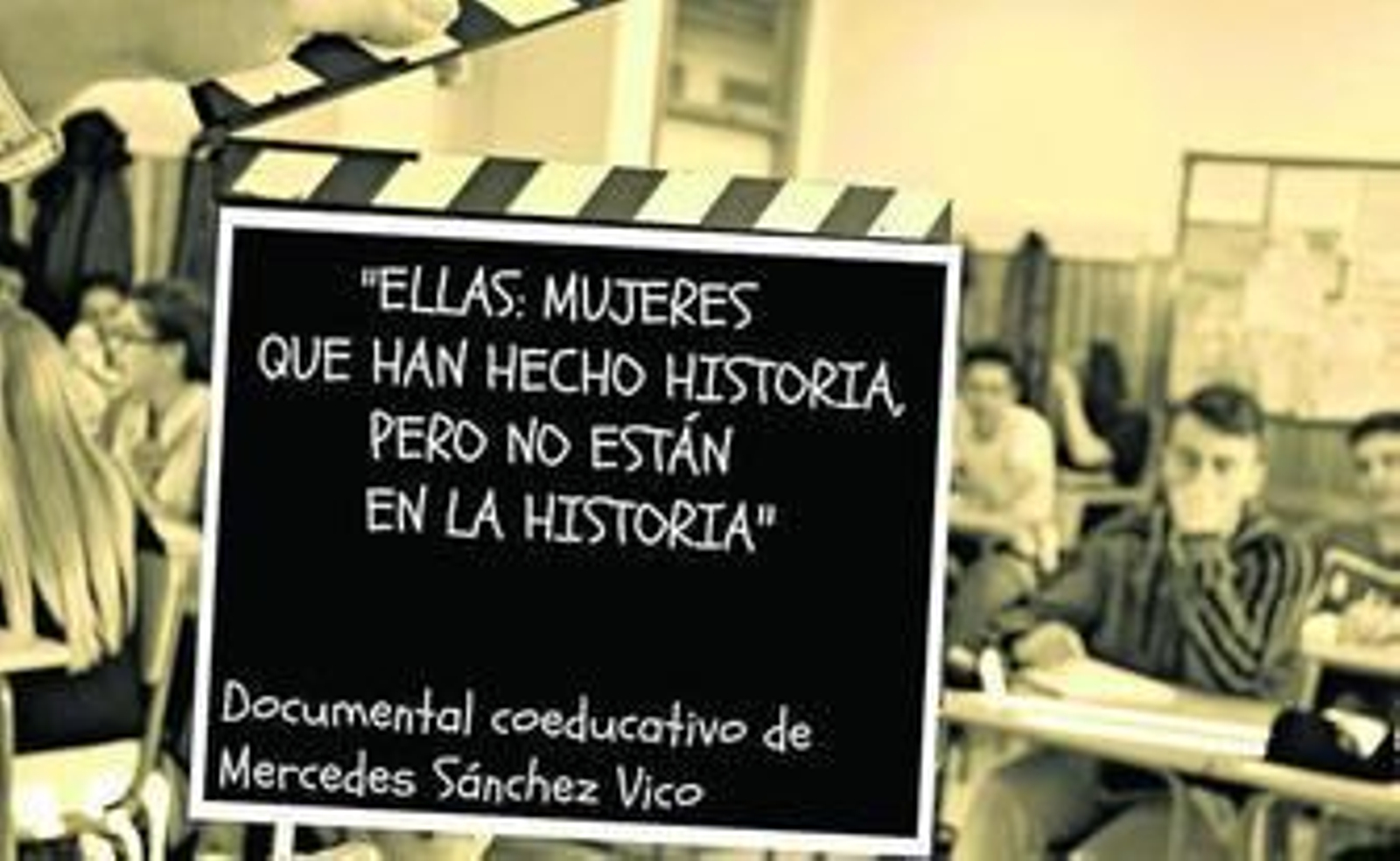 La profesora Mercedes Sánchez Vico en una imagen del documental con sus alumnos del IES Eduardo Janeiro.