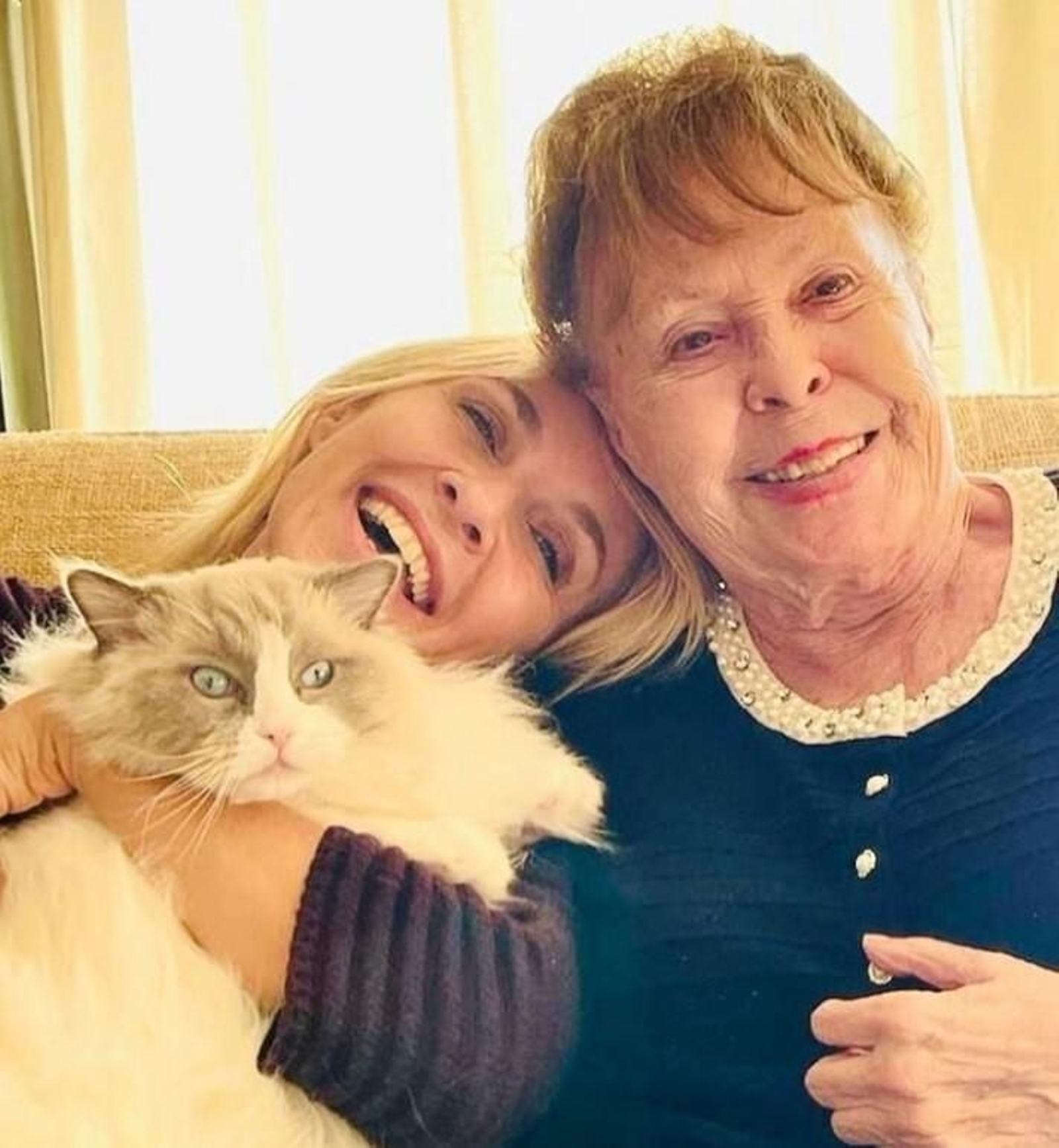 Cayetana Guillén Cuervo y su madre, Gemma Cuervo en una foto compartida