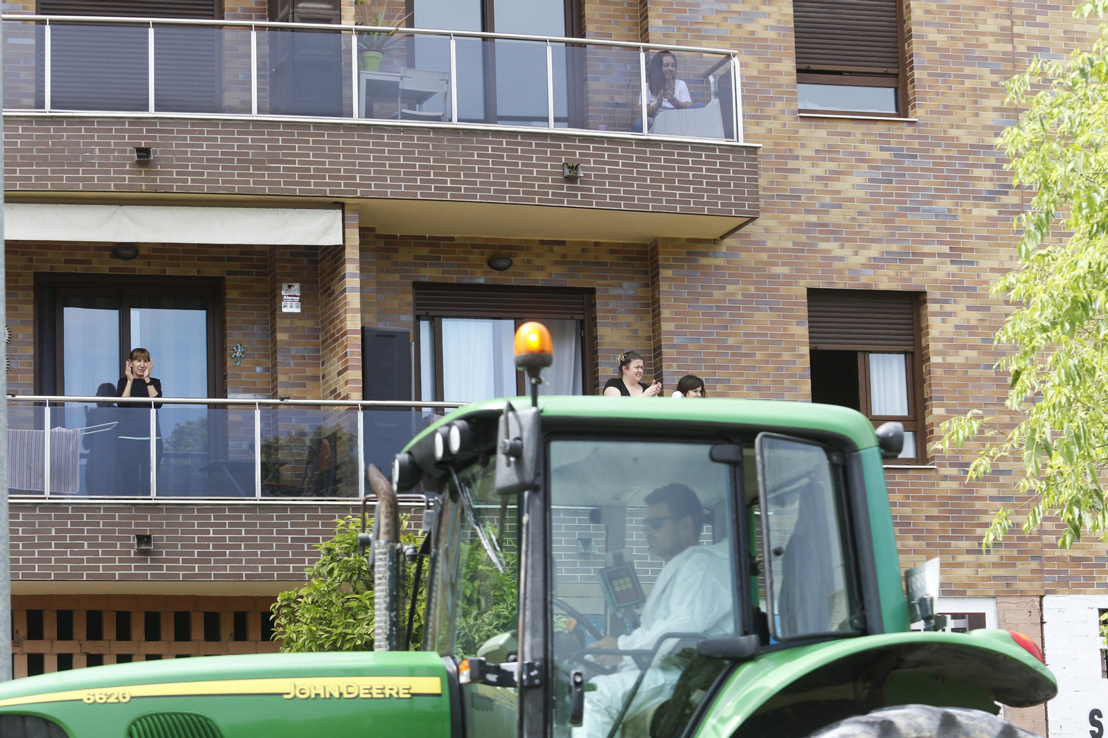 Las fotos del homenaje de los agricultores a los sanitarios de Córdoba