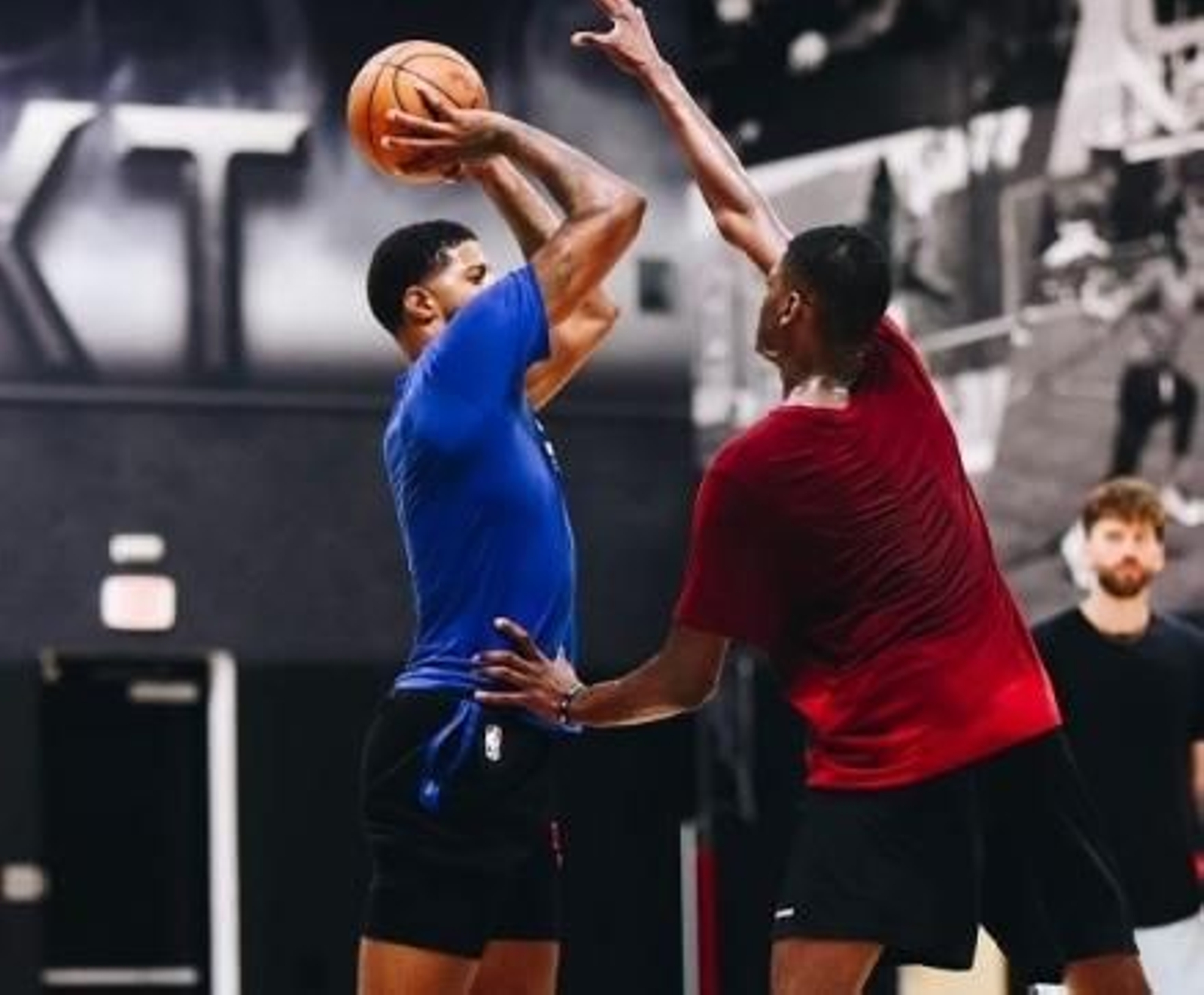 Yannick Nzosa entrena en Los Angeles preparando el draft de la NBA