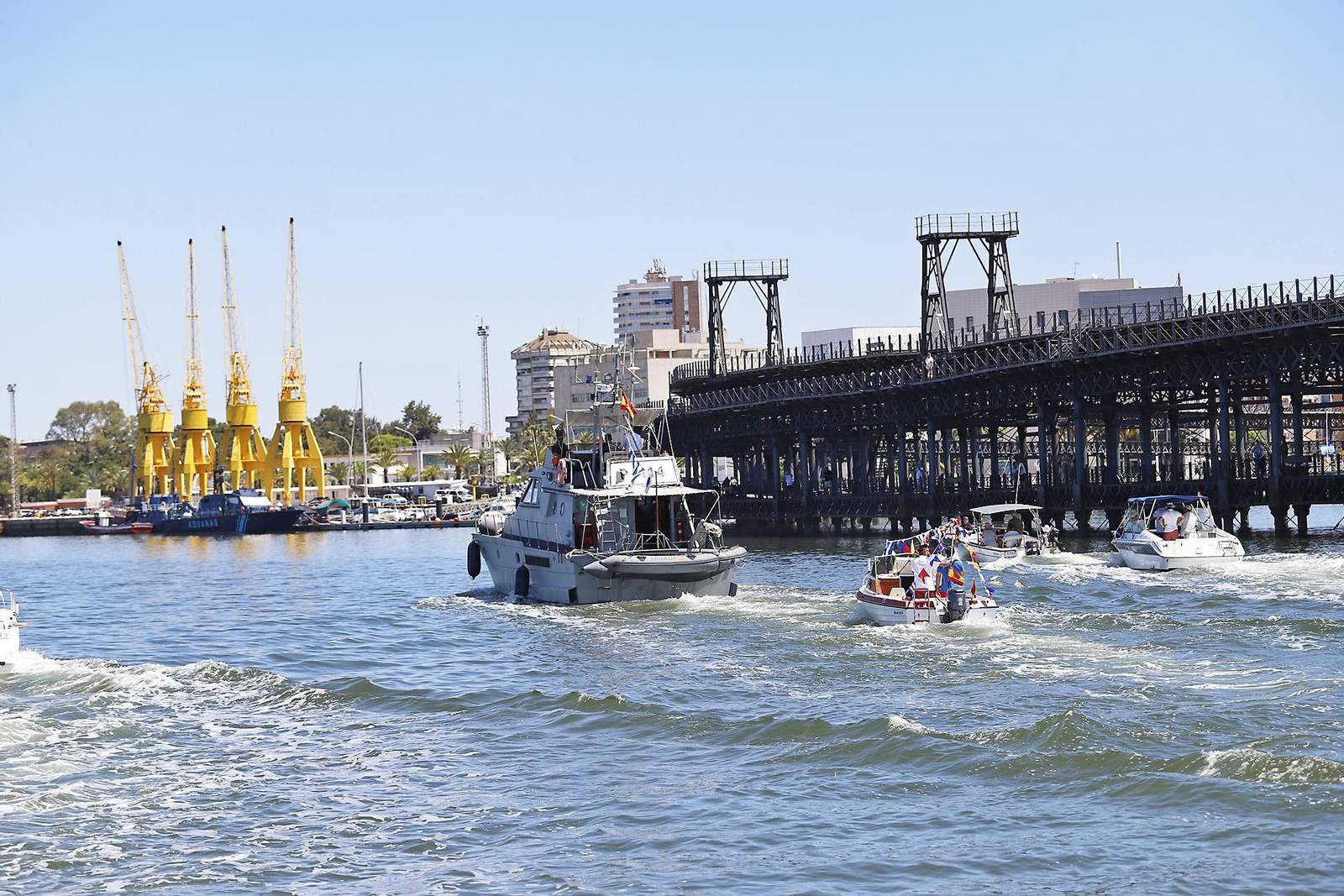 Las imágenes de la Virgen del Carmen por la Ría de Huelva
