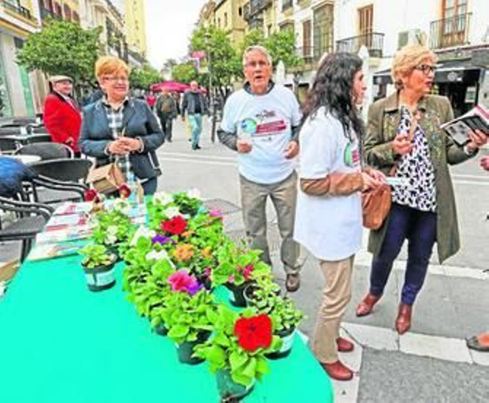 Mesa informativa de Alcer en el Gallo Azul el pasado jueves, jornada en la que se celebró el Día Mundial del Riñón.