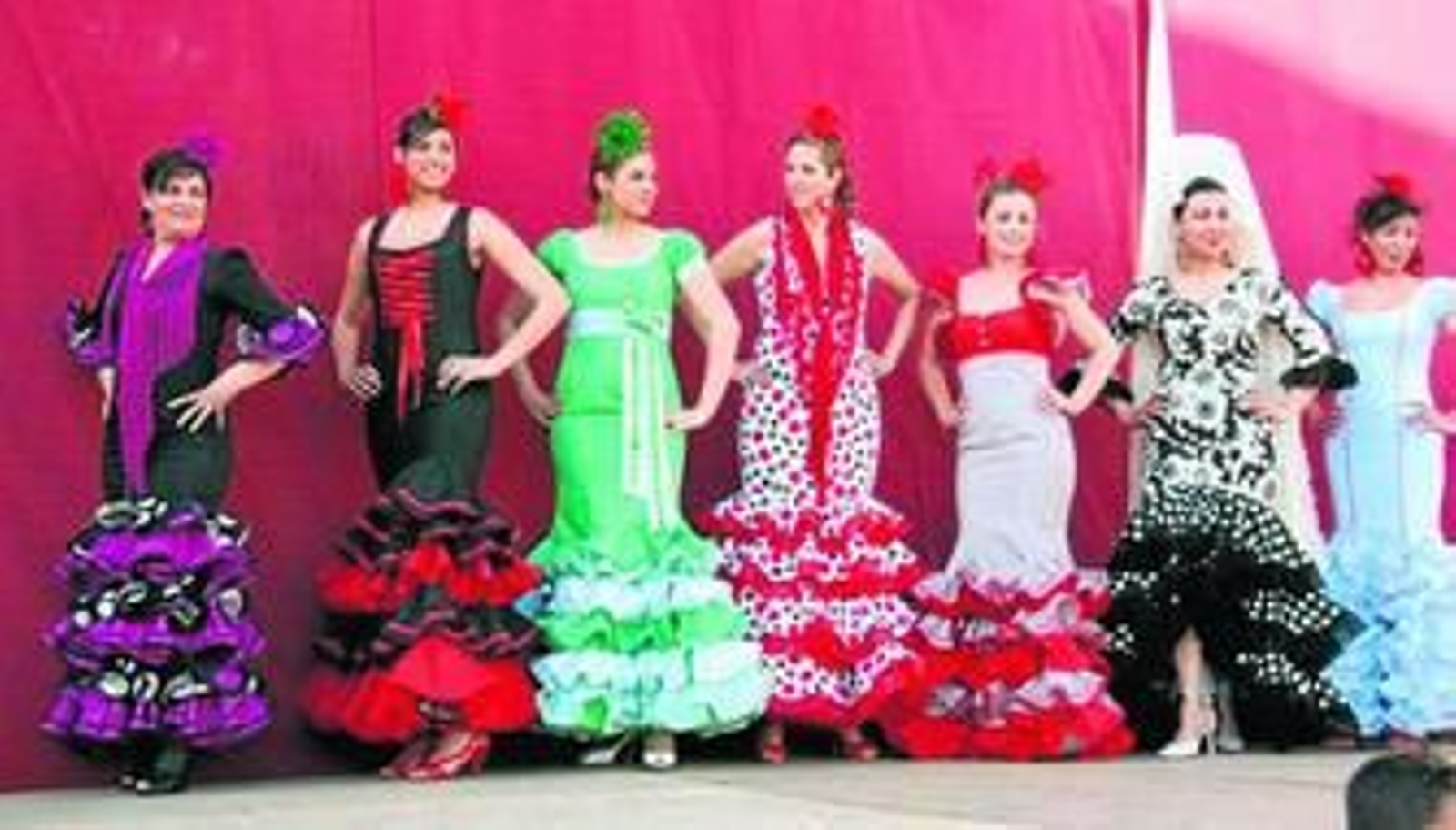 Las alumnas del taller de corte y confección de la Asociación de mujeres La Bellota expondrán sus modelos.