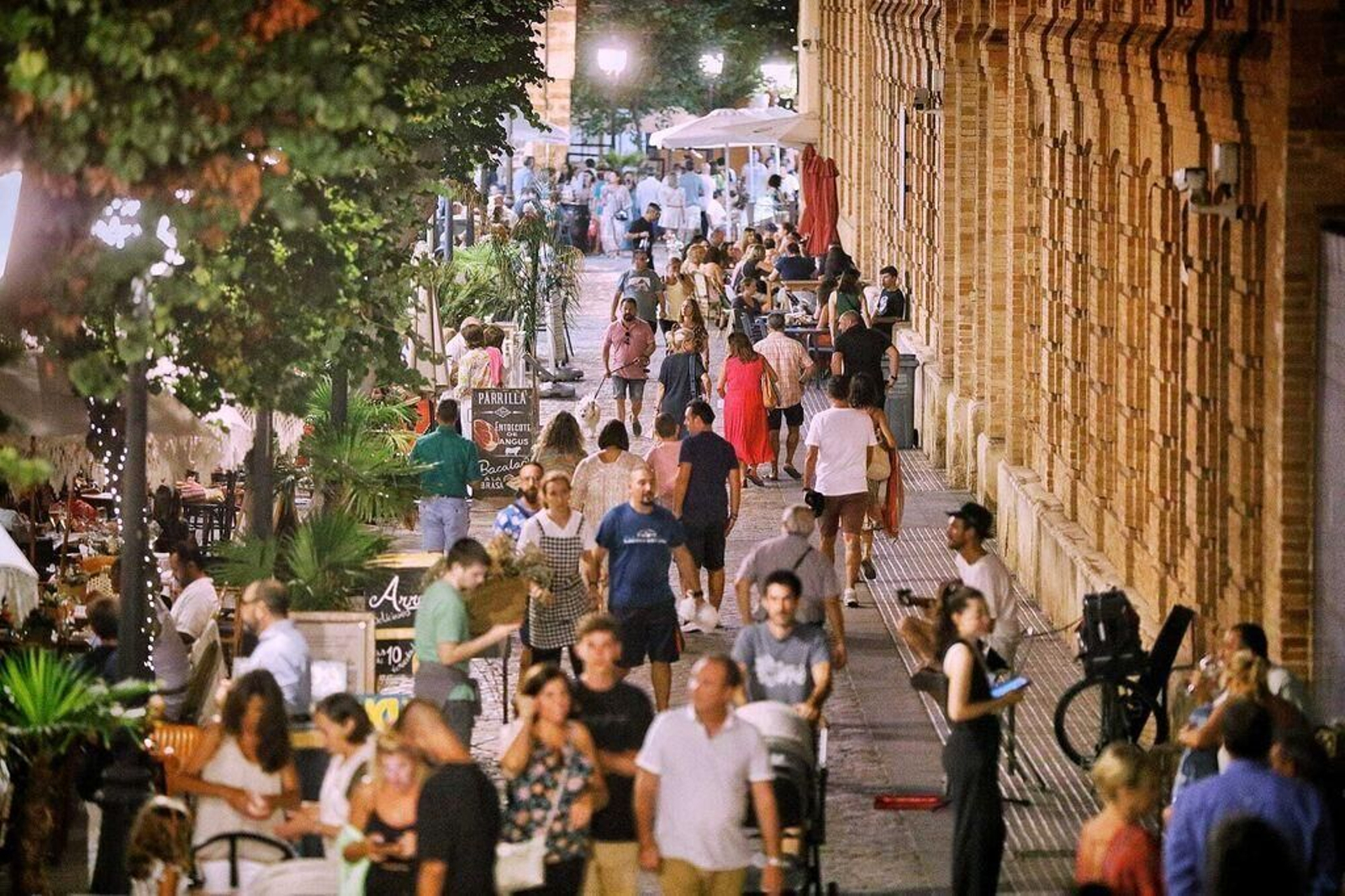 La calle Plocia, una de las más concurridas de Cádiz para comer y cenar La calle Plocia, una de las más concurridas de Cádiz para comer y cenar