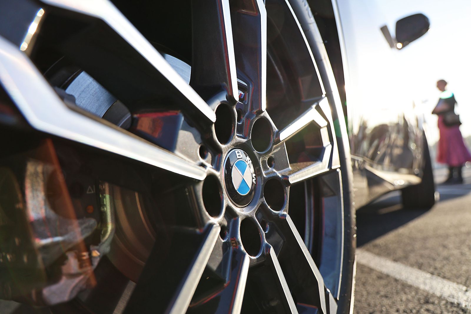 Movitransa presenta los nuevos modelos de BMW IX2 y el X2 en el complejo deportivo Lamiya