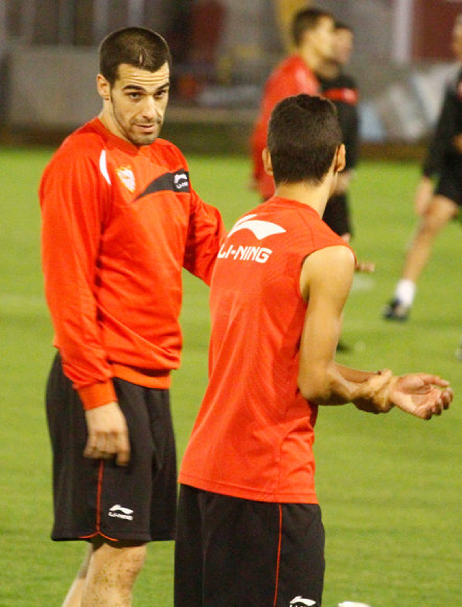 Negredo vuelve a trabajar con el grupo tras un mes de lesión