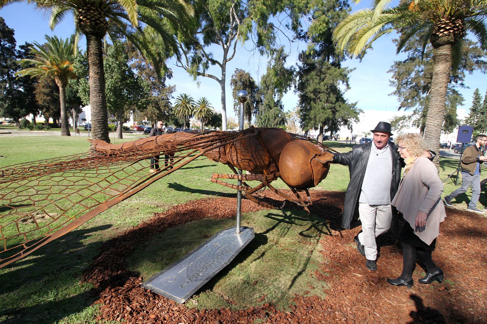 Inauguración de la escultura del artista onubense Víctor Pulido 'Imago', en imágenes