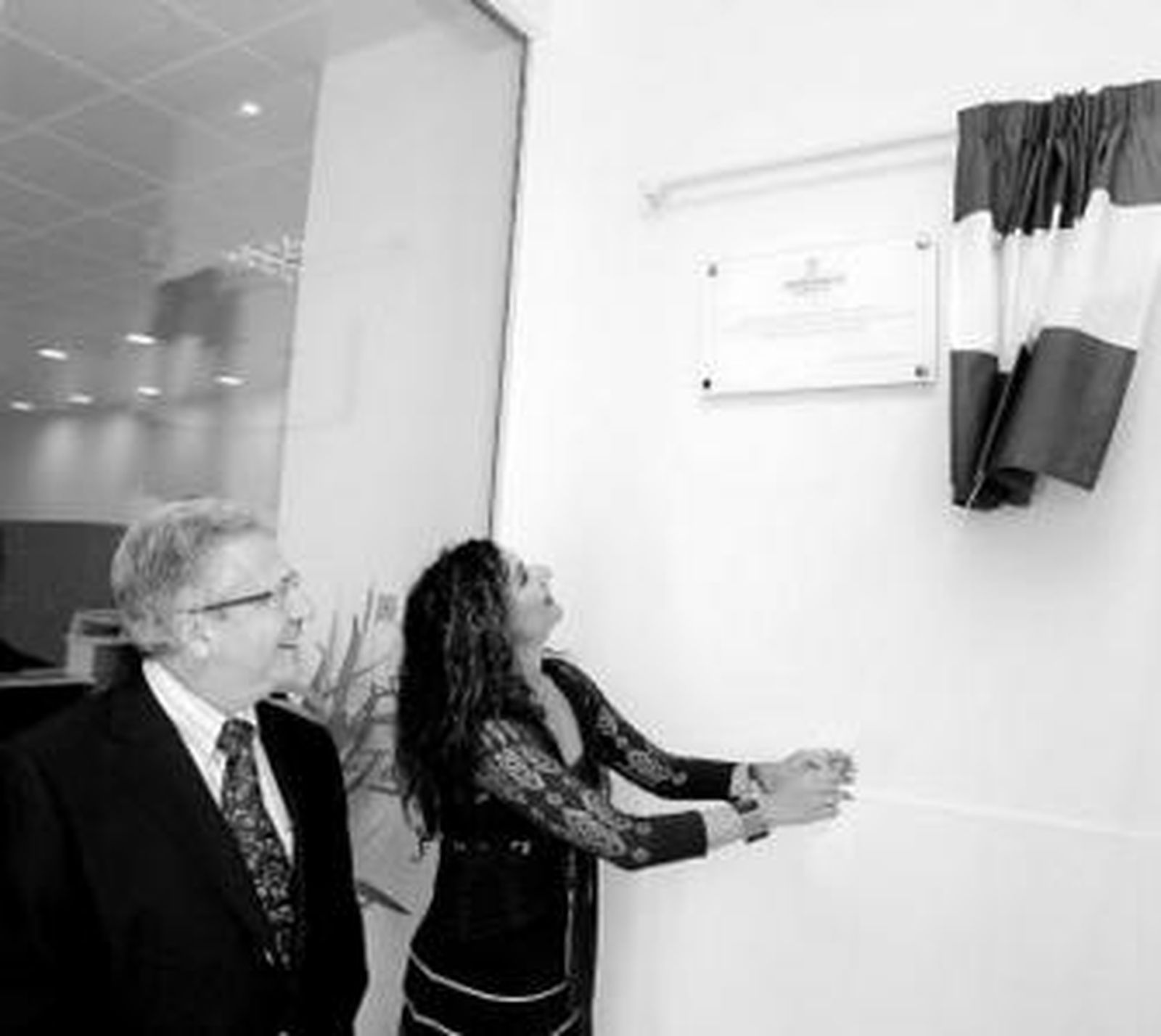 La consejera inaugura el nuevo centro de Salud Alborán.