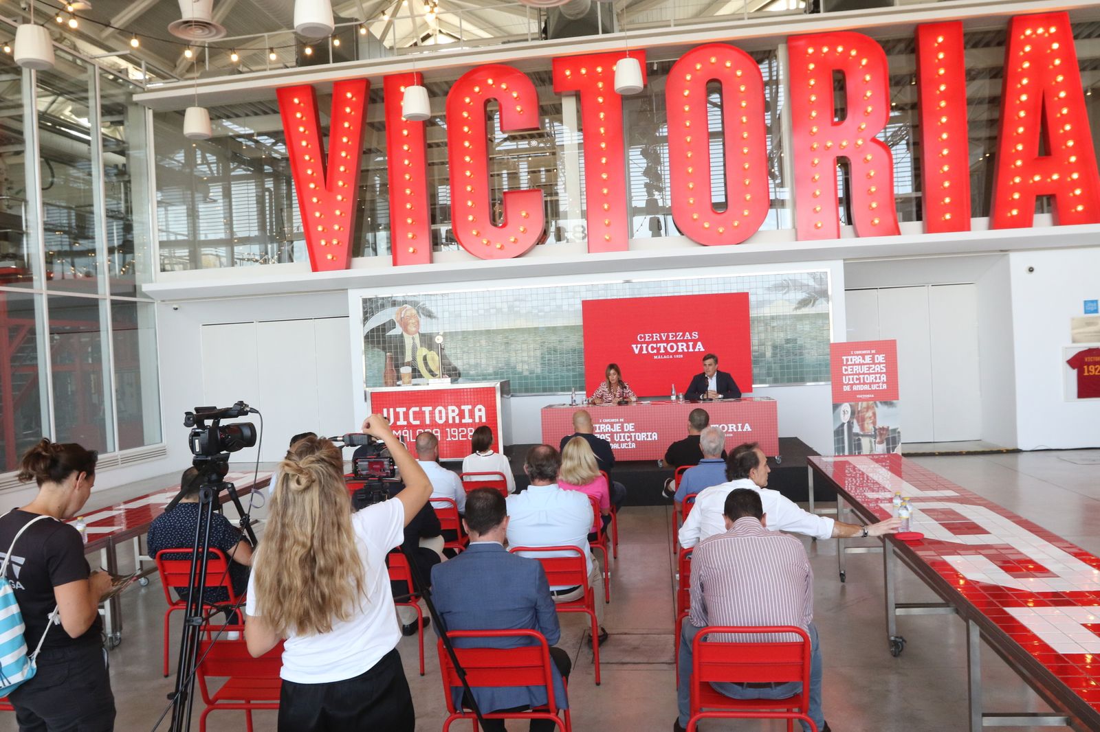 Presentación del I Concurso de Tiraje de Cerveza de Andalucía, organizado por Cervezas Victoria.