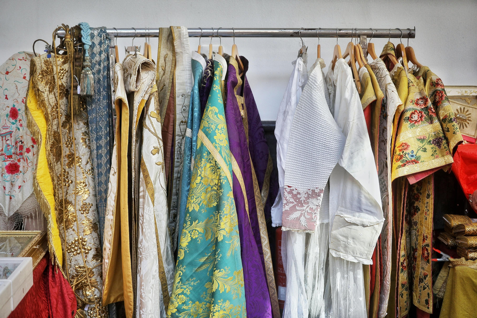 Las imágenes del Mercado de Antigüedades y Coleccionismo en el convento de Santo Domingo