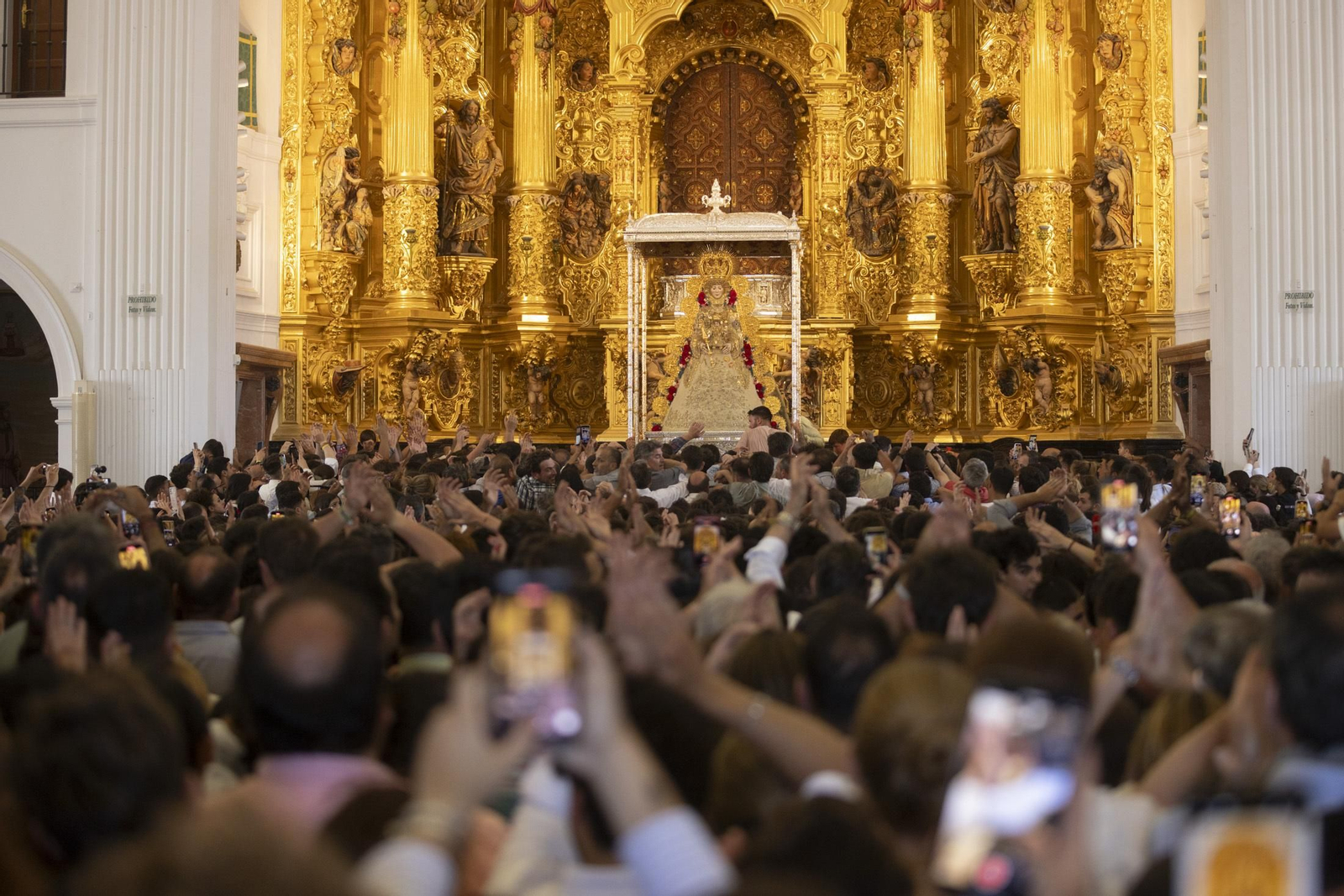 Las mejores imágenes de la procesión de la Virgen del Rocío en la aldea
