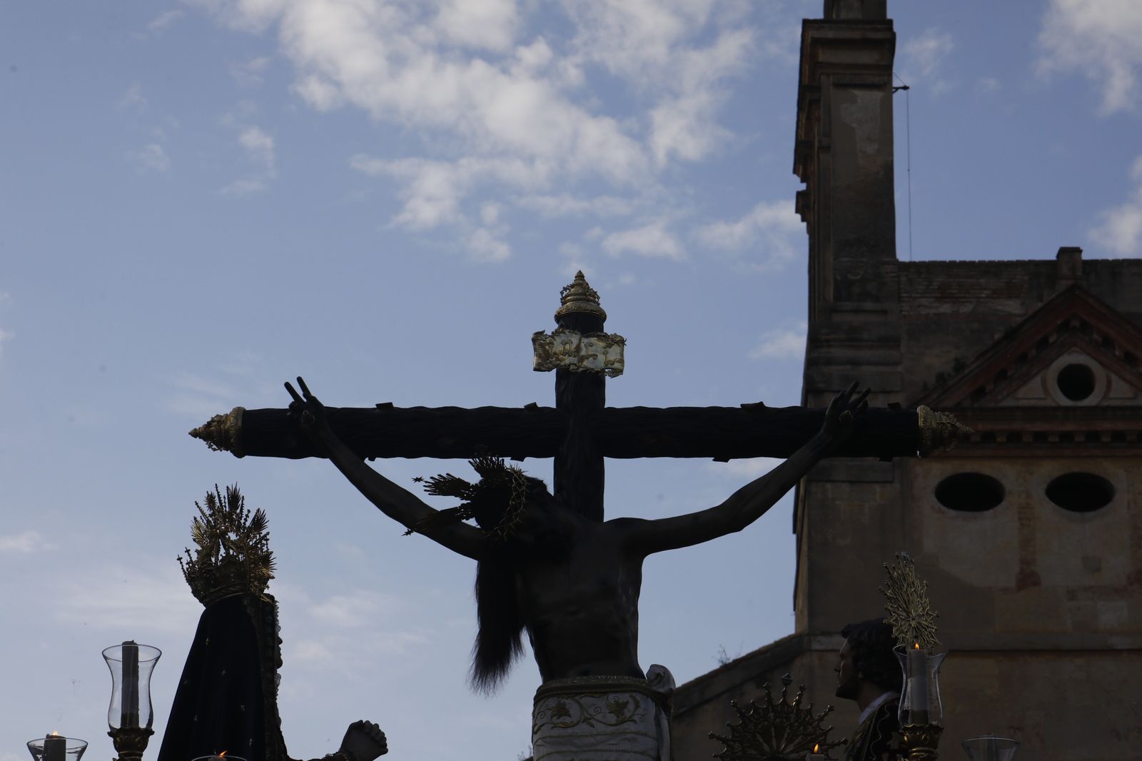 Jueves Santo en Córdoba: La procesión del Cristo de Gracia, en imágenes