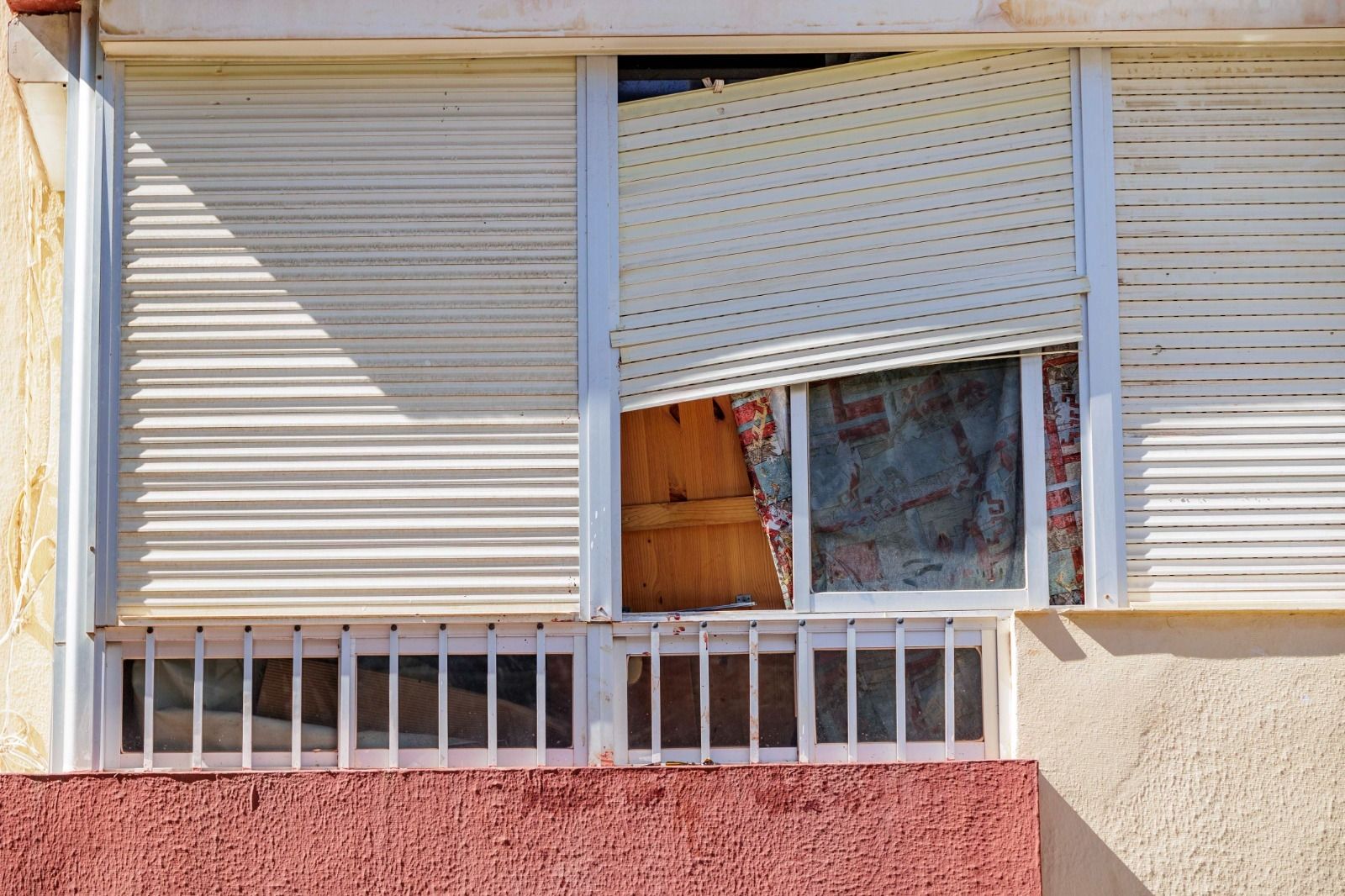 La vivienda que fue okupada esta semana por cuatro personas en la Avenida Guadalquivir, en la Barriada de La Paz.